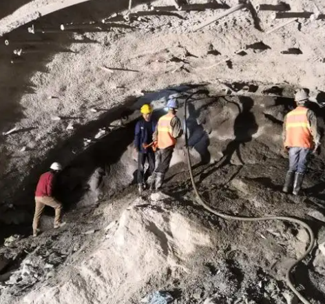 集贤拱顶带模注浆料的施工流程及注意事项